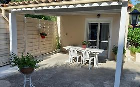 Maisonnette avec pergola